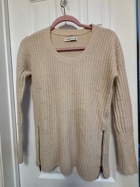 Abercrombie & Fitch Cream Ribbed Knit Side Zip Sweater - Size XS